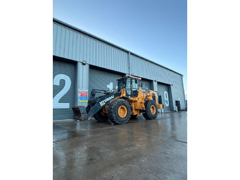 Încărcător frontal pe pneuri HYUNDAI