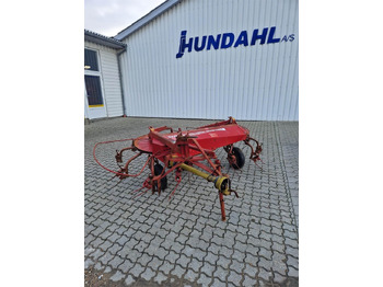 Maşină de întors fânul