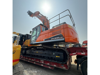 Excavator pe şenile DOOSAN DX300