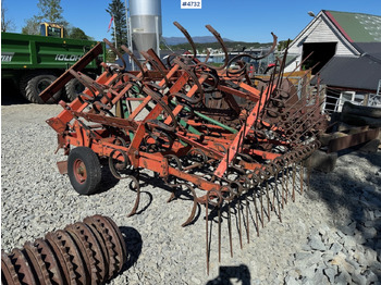 Maşină pentru prelucrarea solului KVERNELAND