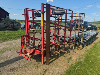 Maşină pentru prelucrarea solului VÄDERSTAD