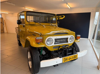 Autoutilitară cu platformă TOYOTA Land Cruiser