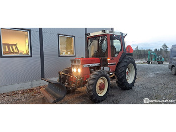 Tractor agricol INTERNATIONAL