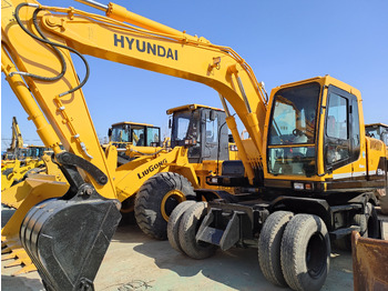 Excavator pe roţi HYUNDAI