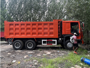 Camion basculantă SINOTRUK HOWO