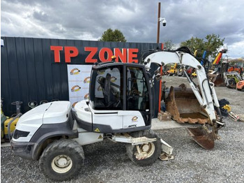 Excavator pe roţi MECALAC