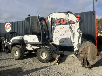 Excavator pe roţi MECALAC