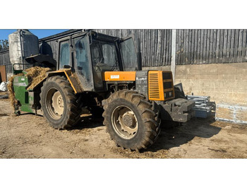Tractor agricol RENAULT