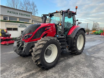 Tractor agricol VALTRA T214