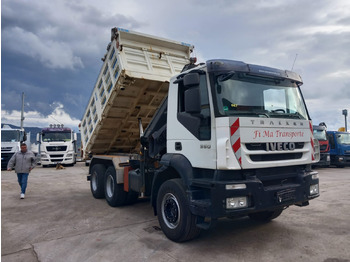 Camion cu macara IVECO Trakker