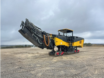 Maşină de asfaltat BOMAG