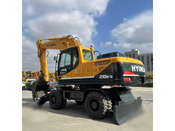 Excavator pe roţi HYUNDAI