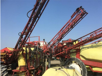 Maşină de erbicidat tractata HARDI