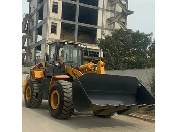 Încărcător frontal pe pneuri CUMMINS