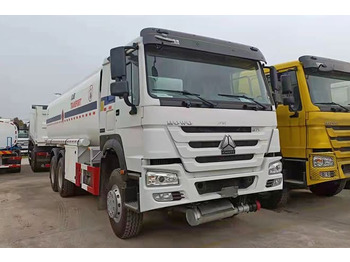 Camion cisternă SINOTRUK HOWO