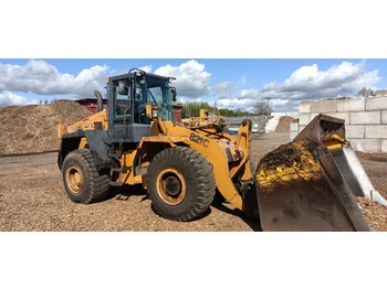 Încărcător frontal pe pneuri