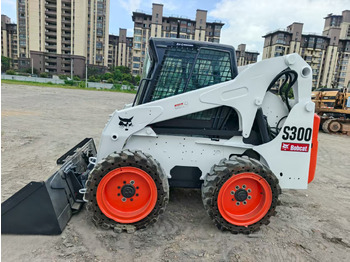 Mini încărcător BOBCAT S300
