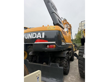 Excavator pe roţi HYUNDAI R210