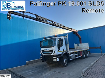 Camion platformă IVECO Trakker