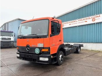 Camion şasiu MERCEDES-BENZ Atego 823