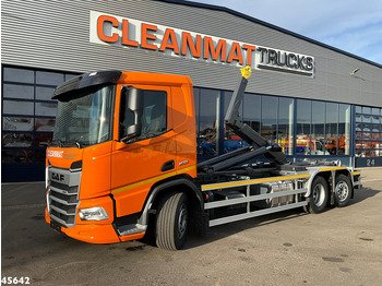 Camion cu cârlig DAF XD 450