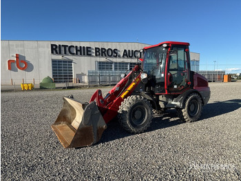 Încărcător frontal pe pneuri JCB 406