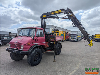 Camion cu macara UNIMOG