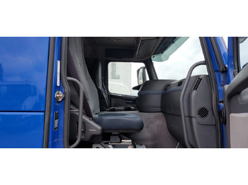 Camion cisternă VOLVO FM