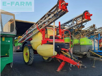 Maşină de erbicidat tractata RAU