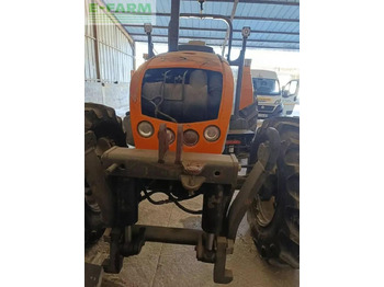 Tractor agricol Renault celtis 446 ra: Foto 4 Tractor agricol Renault celtis 446 ra: Foto 4