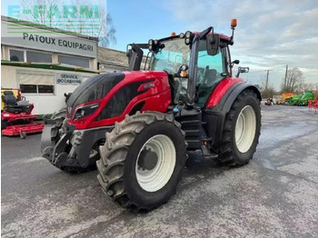 Tractor agricol VALTRA T214
