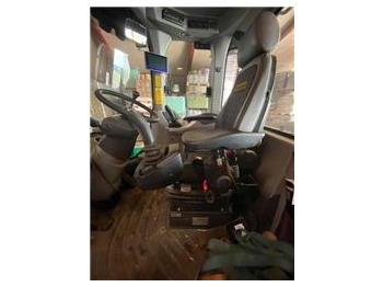 Încărcător frontal pe pneuri NEW HOLLAND