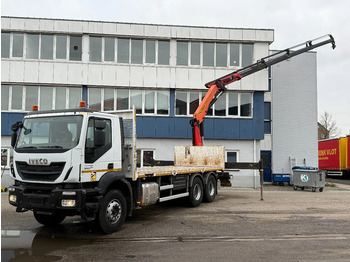Camion platformă IVECO Trakker