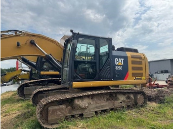 Excavator pe şenile CATERPILLAR 323