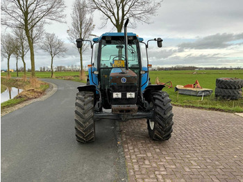 Tractor agricol 1996 NEW HOLLAND 5640 WITH FRONT LOADER FOUR WHEEL DRIVE FARM TRACTOR: Foto 2 Tractor agricol 1996 NEW HOLLAND 5640 WITH FRONT LOADER FOUR WHEEL DRIVE FARM TRACTOR: Foto 2