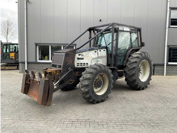 Tractor agricol VALTRA 8000
