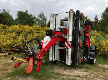 Maşină de întors fânul