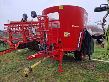 Remorcă distribuit furaje