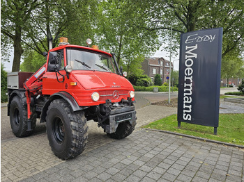 Camion cu macara UNIMOG