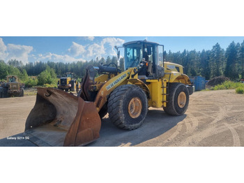 Încărcător frontal pe pneuri NEW HOLLAND W270