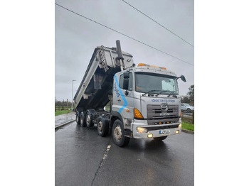 Camion basculantă HINO