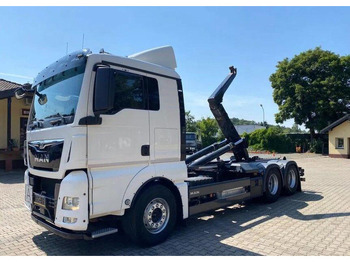 Camion cu cârlig MAN TGX 26.440