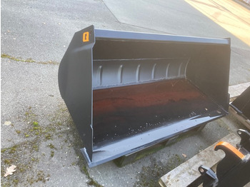 Încarcator frontal pentru tractor