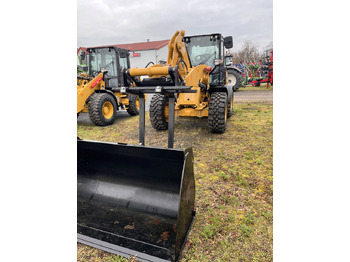 Încărcător frontal pe pneuri CATERPILLAR 908H