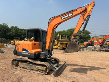 Excavator pe şenile DOOSAN DX60