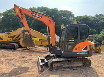Excavator pe şenile DOOSAN DX60