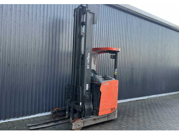 Stivuitor cu catarg retractabil BT