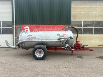 Maşină de împrăştiat gunoi de grajd