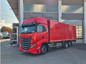 Camion pentru transportul băuturilor IVECO