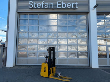 Transpalet la mare înălţime YALE